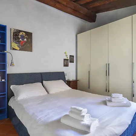 2 Bedroom With Terrace Apartment Florence
