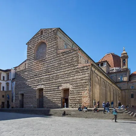 2 Bedroom With Terrace Apartment Florence