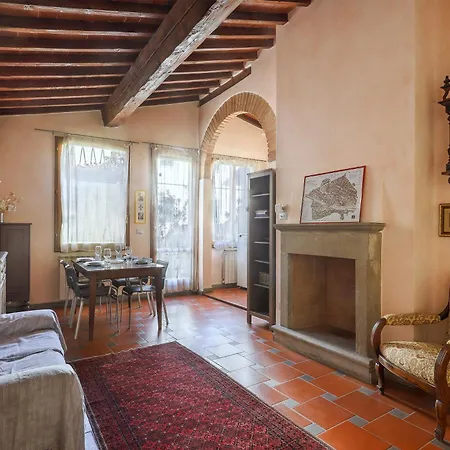 2 Bedroom With Terrace Apartment Florence
